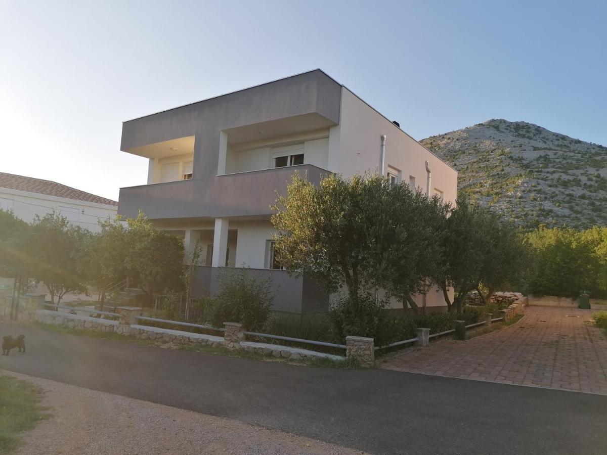 Apartments Lota Starigrad Paklenica Eksteriør bilde