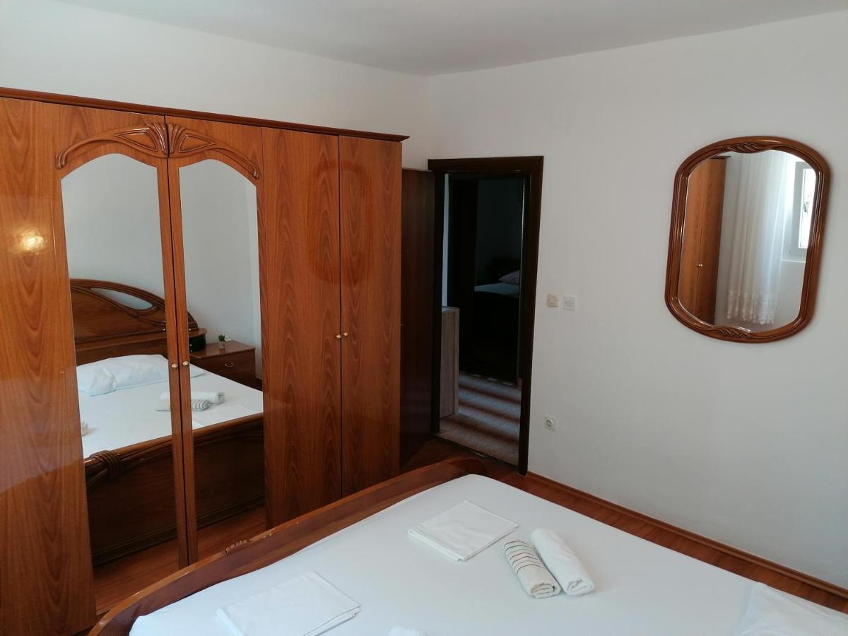 Apartments Lota Starigrad Paklenica Eksteriør bilde