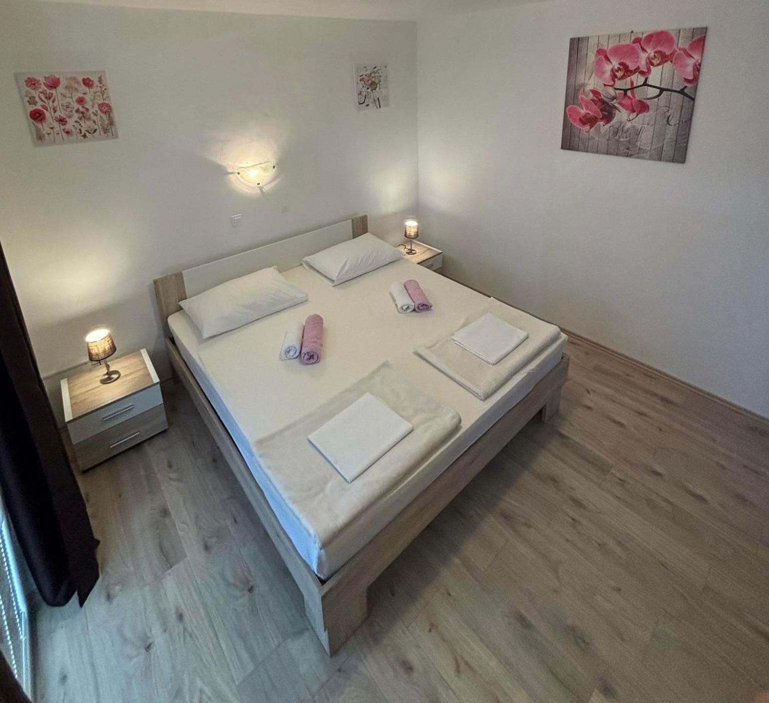 Apartments Lota Starigrad Paklenica Eksteriør bilde
