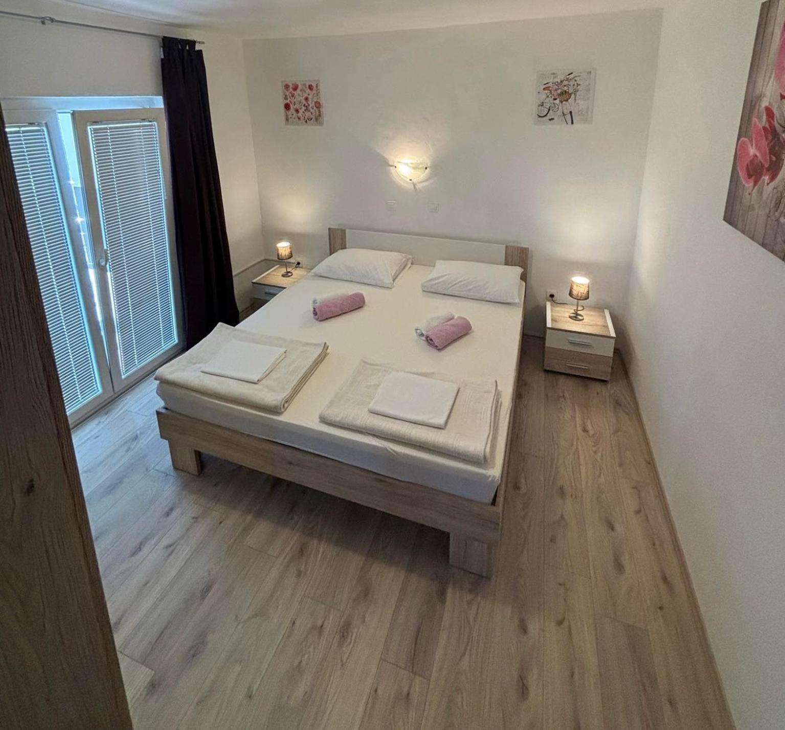 Apartments Lota Starigrad Paklenica Eksteriør bilde